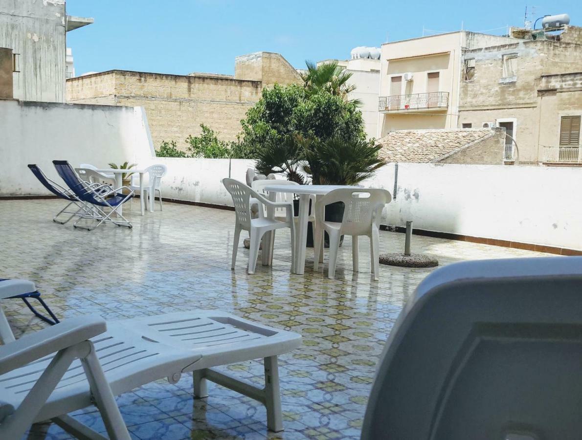 Una Terrazza Nel Sole Appartamento Di Tre Camere E Terrazza Trapani Eksteriør bilde